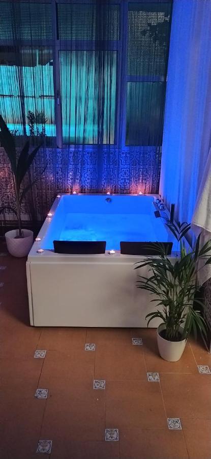チクラナ・デ・ラ・フロンテーラ Casa, Piscina, Jacuzzi, Garaje, Barbacoa.ヴィラ エクステリア 写真